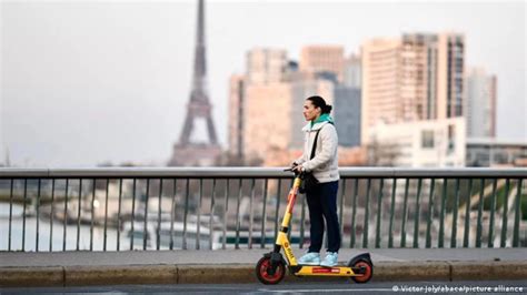 S­e­l­f­ ­s­e­r­v­i­s­ ­e­l­e­k­t­r­i­k­l­i­ ­s­c­o­o­t­e­r­’­l­a­r­ ­P­a­r­i­s­’­t­e­ ­t­e­s­c­i­l­ ­e­d­i­l­e­c­e­k­